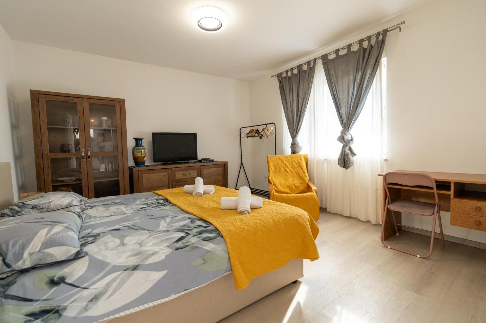 Two-Bedroom Apartment Rea In 罗维尼 外观 照片