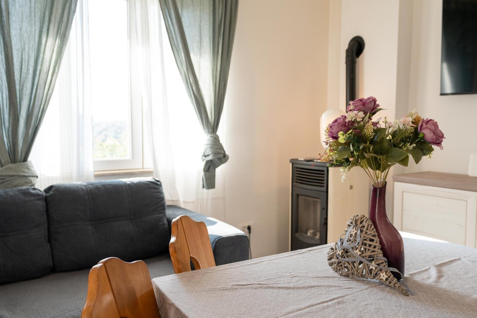 Two-Bedroom Apartment Rea In 罗维尼 外观 照片