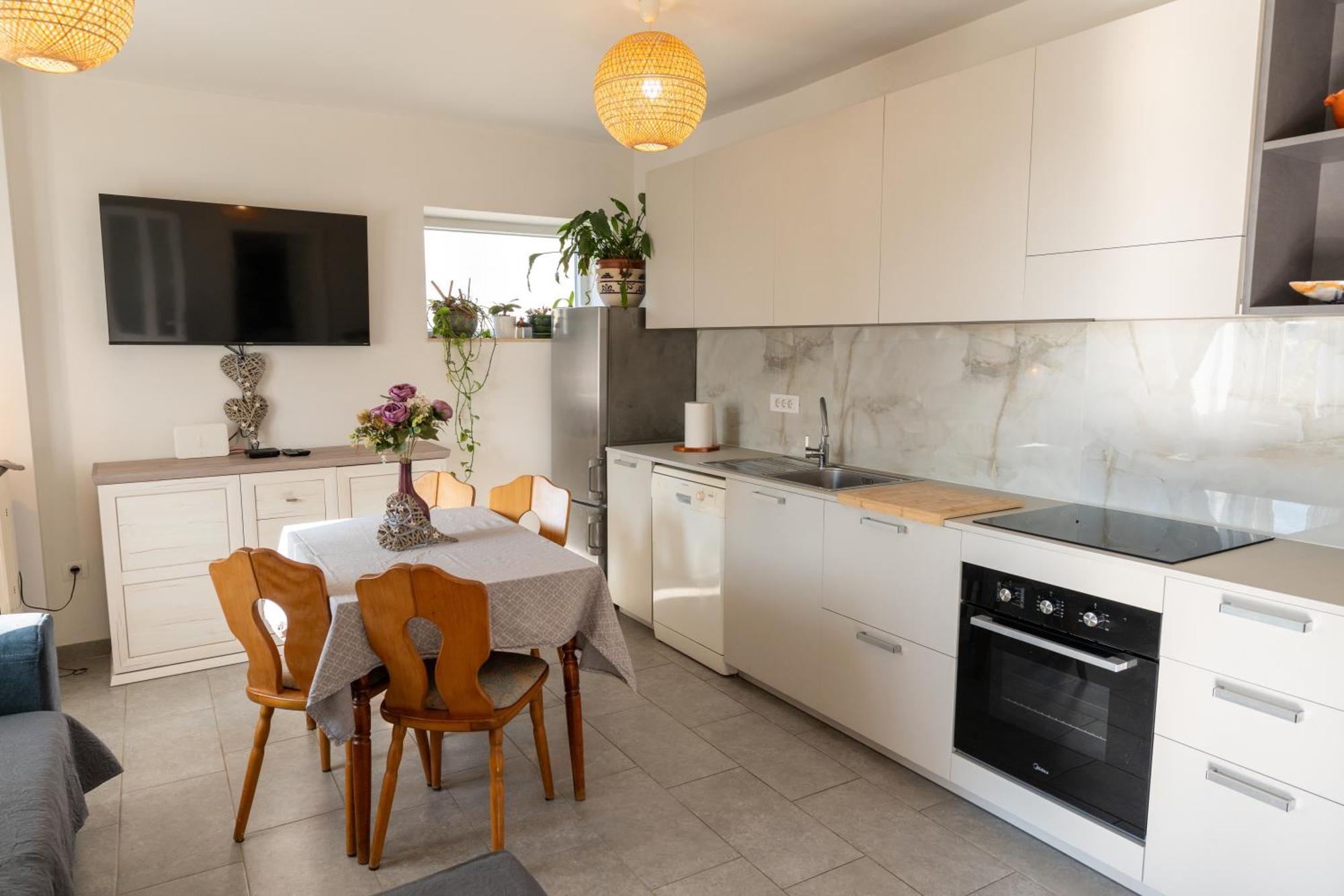Two-Bedroom Apartment Rea In 罗维尼 外观 照片