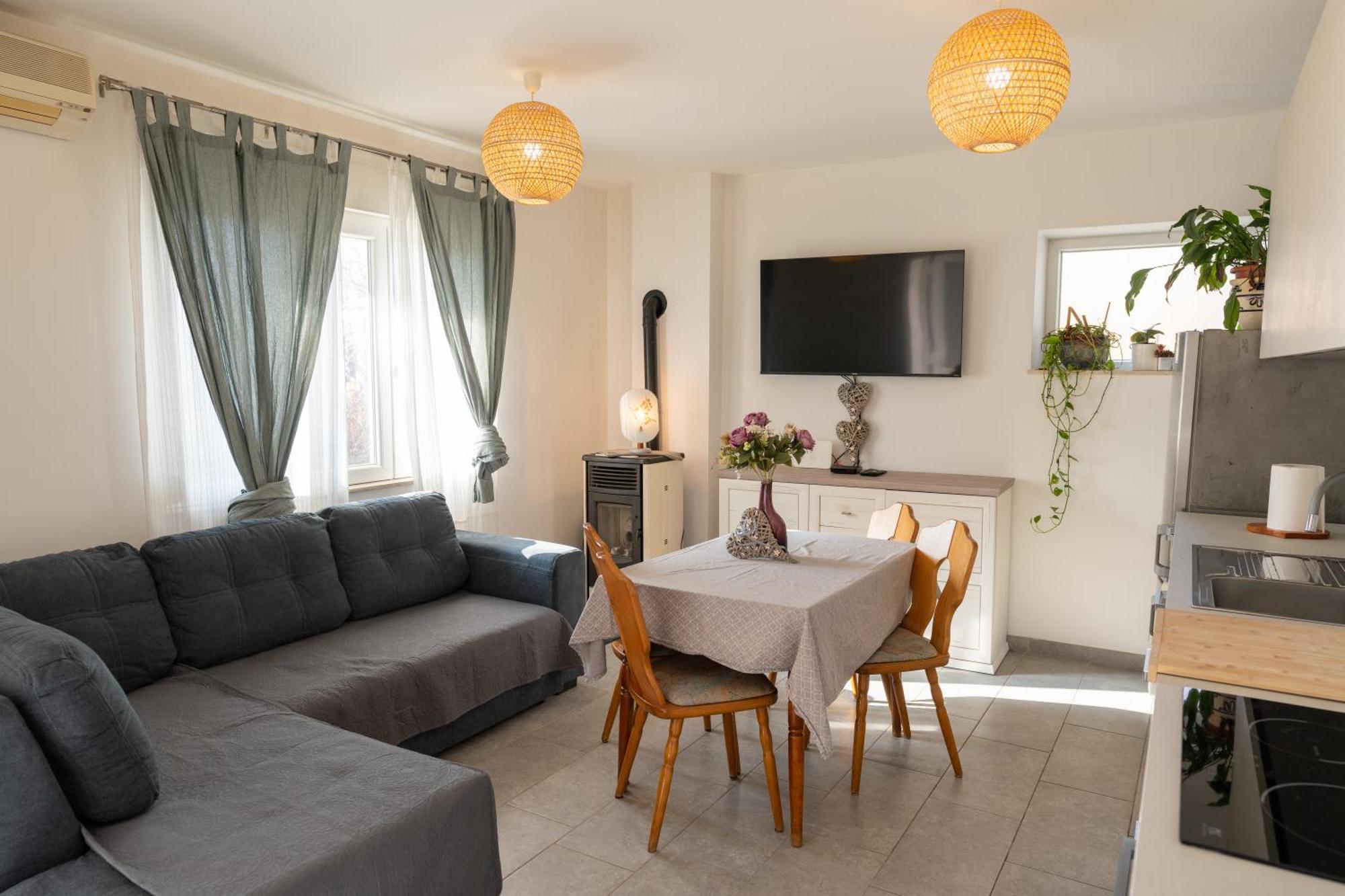 Two-Bedroom Apartment Rea In 罗维尼 外观 照片