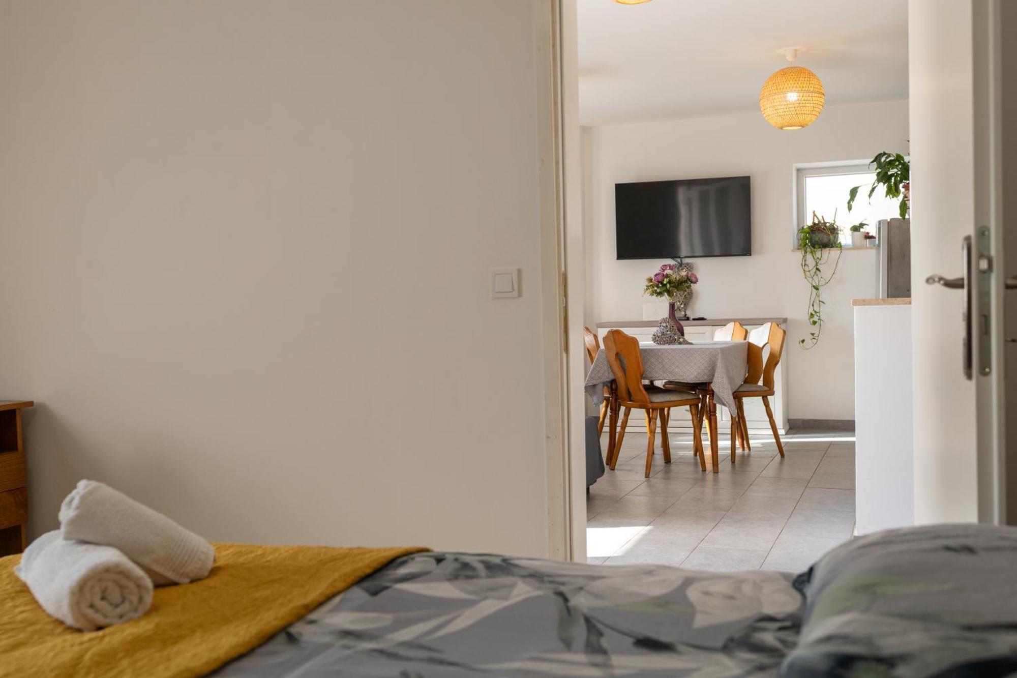 Two-Bedroom Apartment Rea In 罗维尼 外观 照片