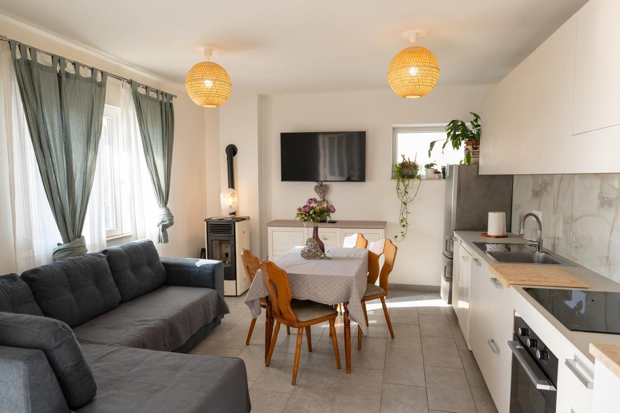 Two-Bedroom Apartment Rea In 罗维尼 外观 照片